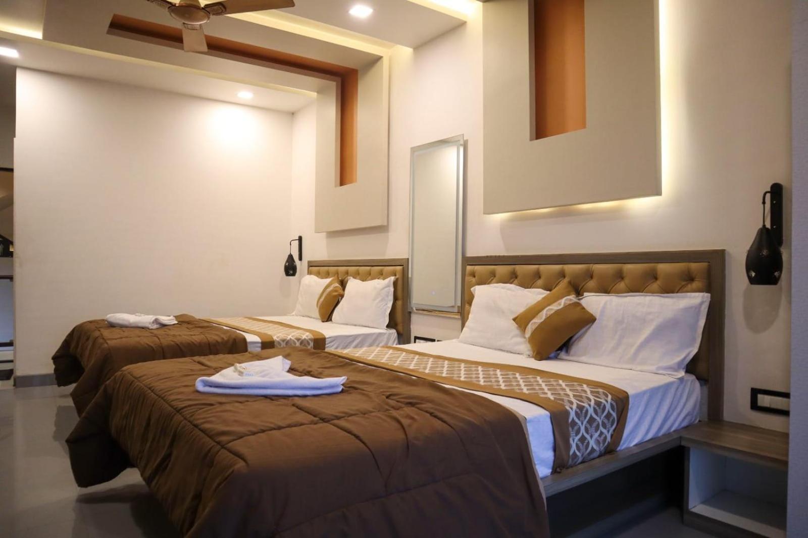 Hollywood Palace Resort Panchgani Exteriör bild