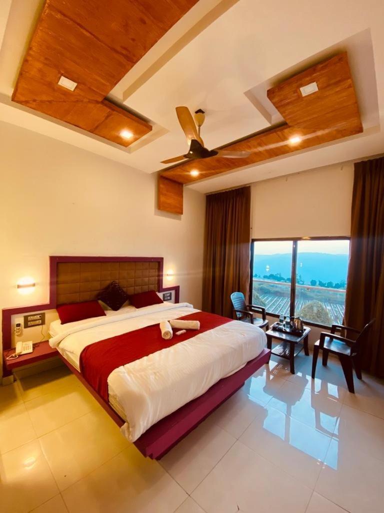 Hollywood Palace Resort Panchgani Exteriör bild