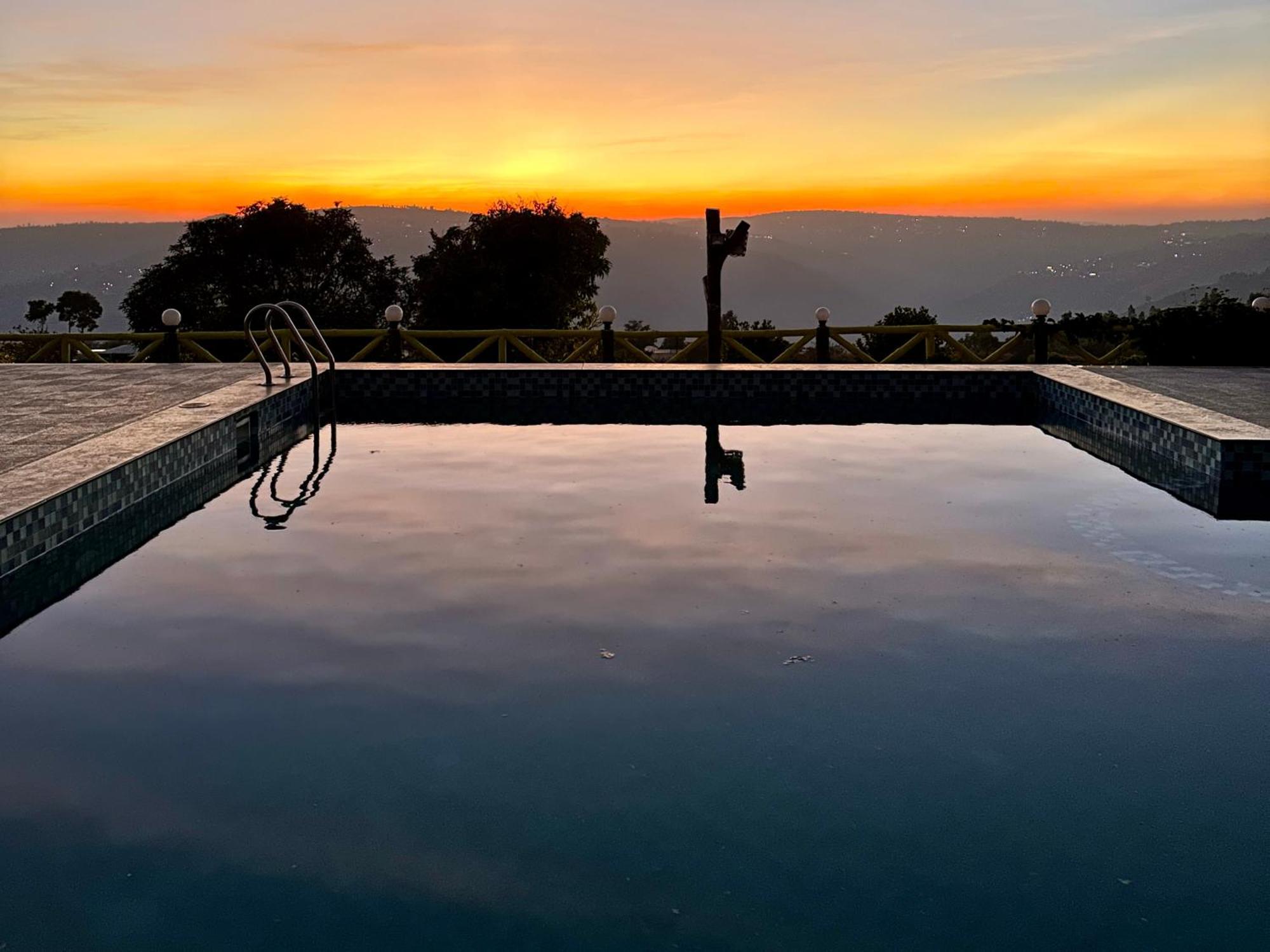 Hollywood Palace Resort Panchgani Exteriör bild