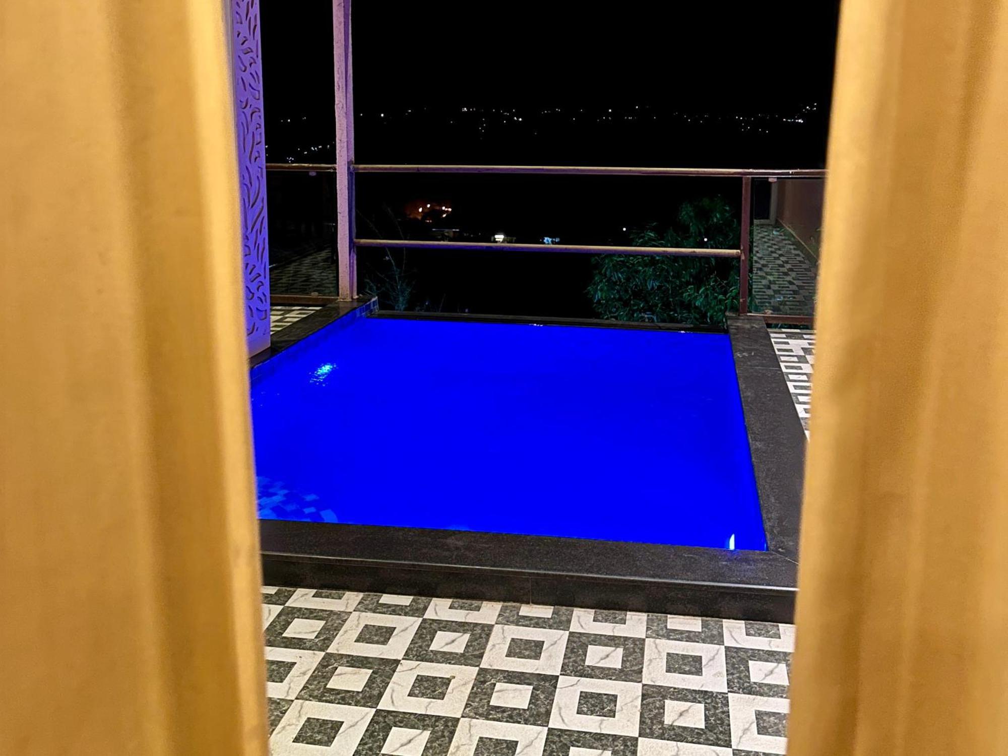 Hollywood Palace Resort Panchgani Exteriör bild